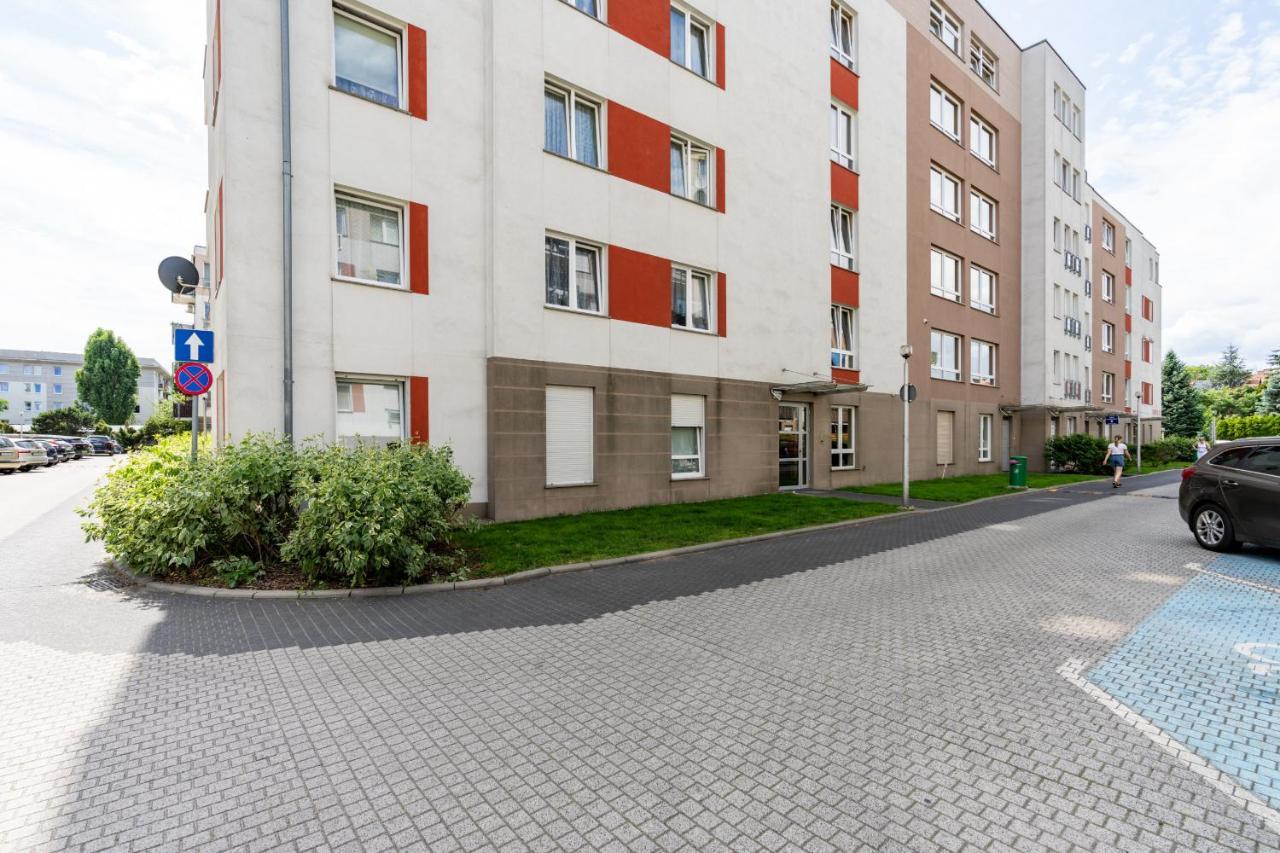 Cozy Apartment Karpia 17 With Terrace In Poznan By Noclegi Renters ภายนอก รูปภาพ